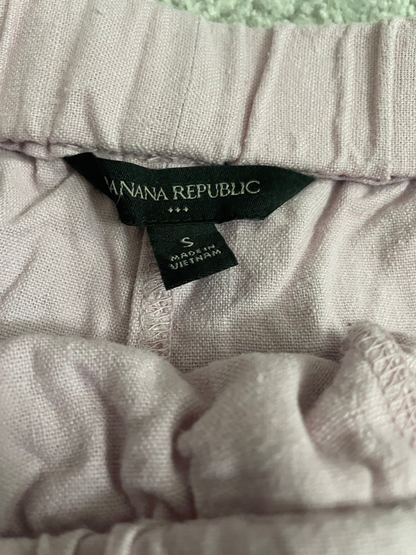 Banana Republic lavender linen blend pull on shorts (Small)