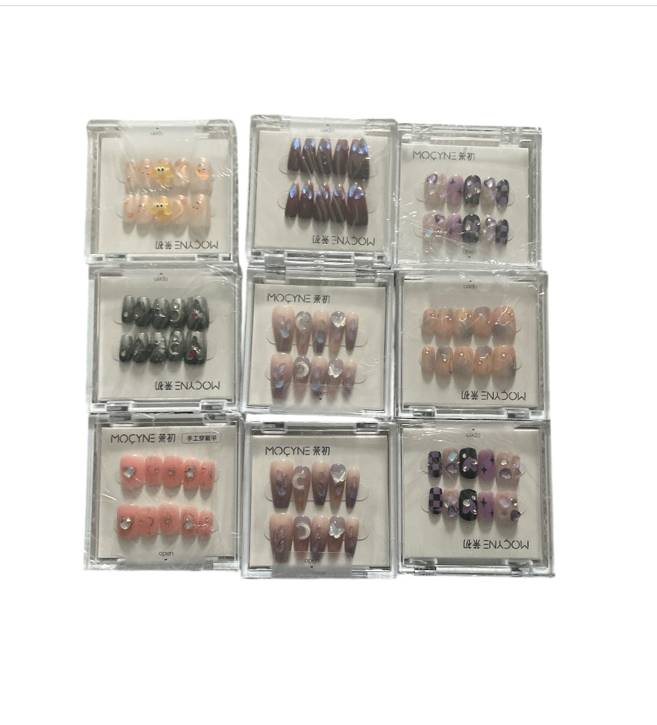 Handmade High Quality Press-on Nails set of 9