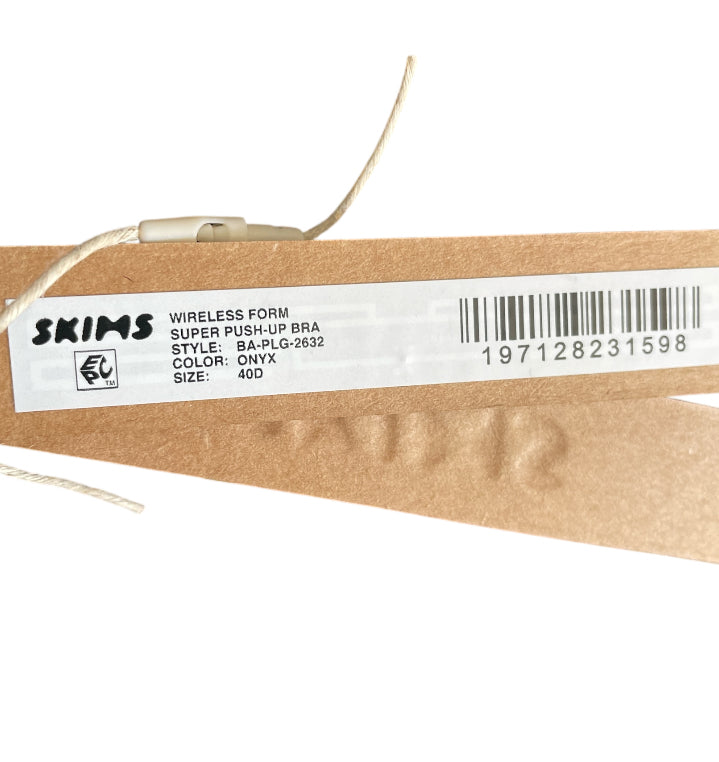 SKIMS Wireless Form Super Push-Up Plunge Bra (40D)