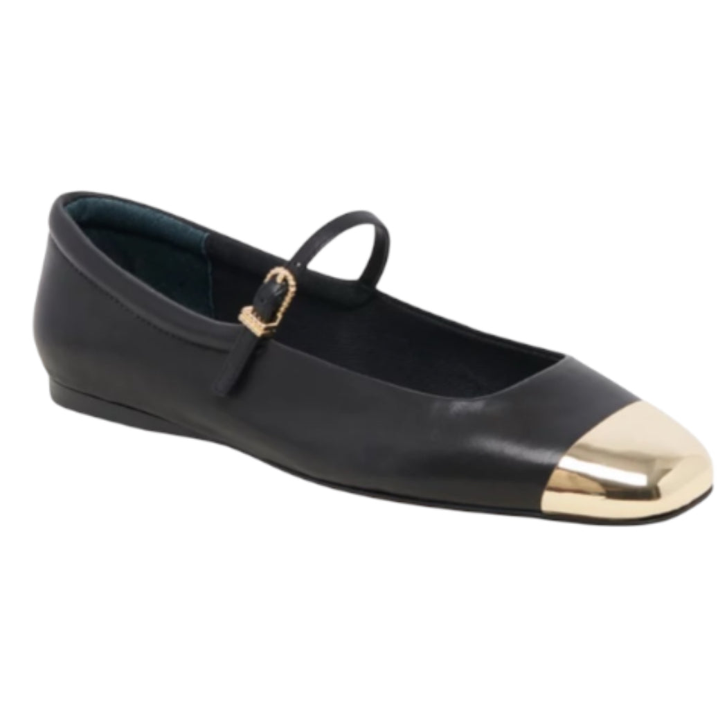 Dolce Vita. Reyes Toe Cap Flats (9.5)