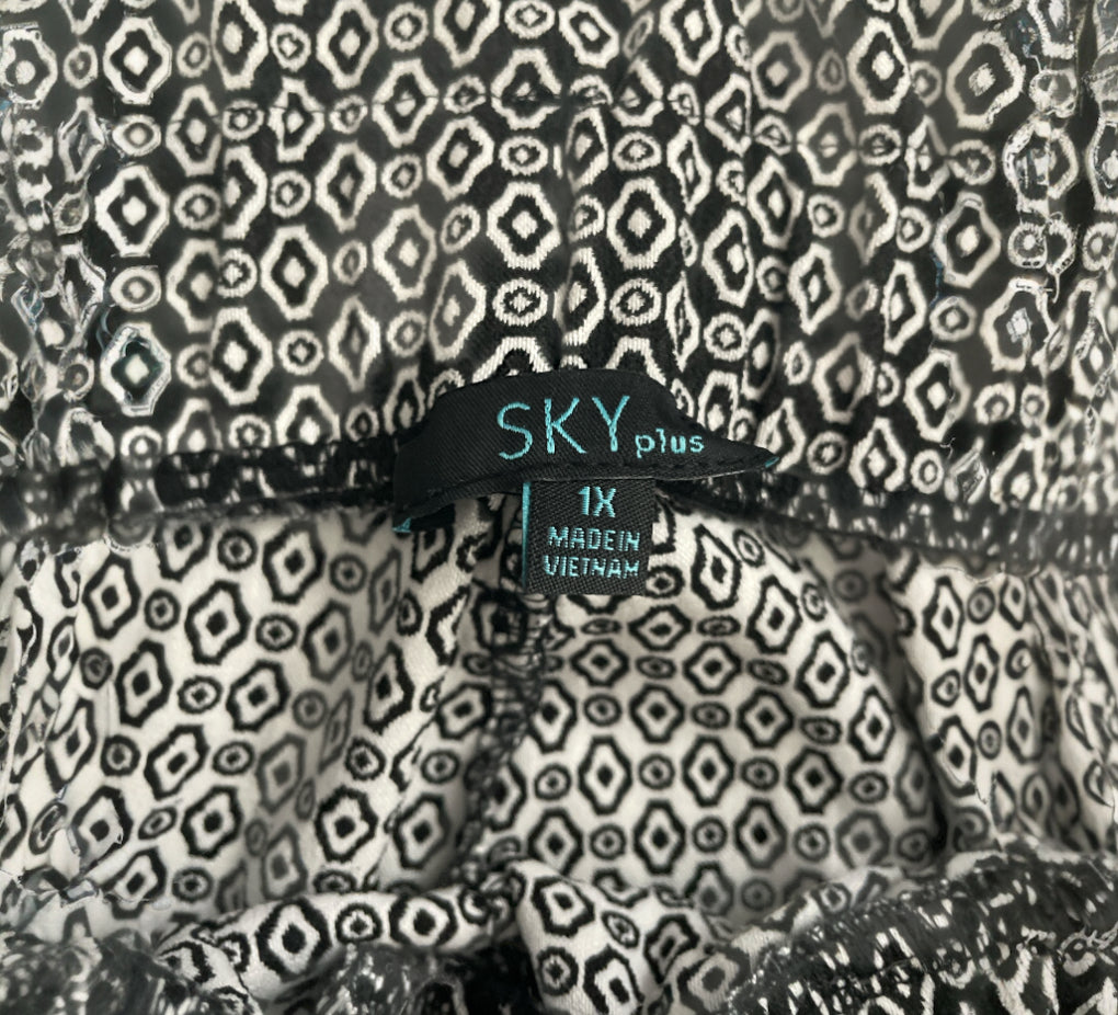 Sky Plus Black and White Slim Fit Pants (1x)