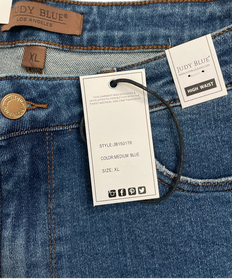 Judy Blue denim vintage high-rise cut shorts with a frayed hem.(XL)