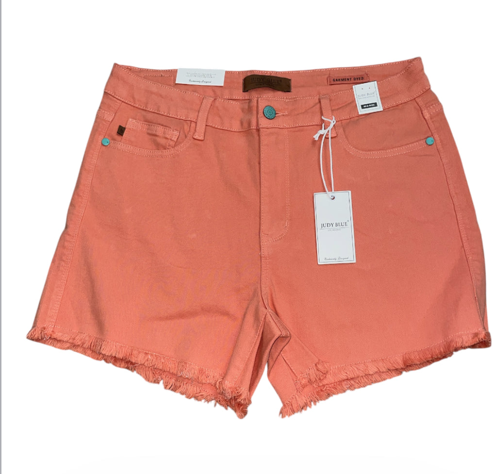 Judy Blue peach-garment-dyed jean shorts featuring a frayed raw hem (XL)