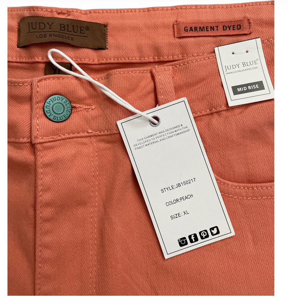 Judy Blue peach-garment-dyed jean shorts featuring a frayed raw hem (XL)
