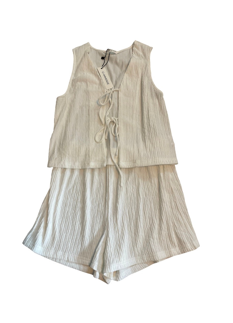 COMMENSE tie-front vest with matching textured shorts set (Medium)