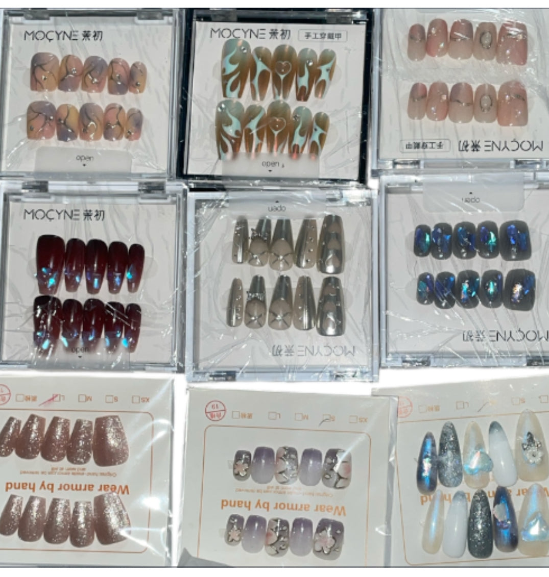 Handmade High Quality Press-on Nails set of 9