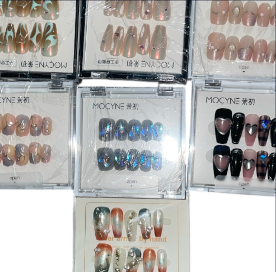 Handmade High Quality Press-on Nails set of 7