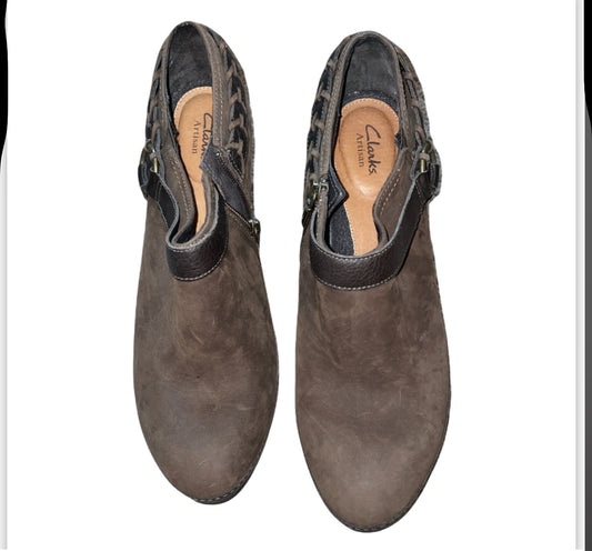 Clarks Artisan Mural Ankle Boots in Brown Suede/Leather (10)