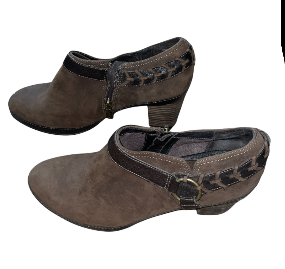 Clarks Artisan Mural Ankle Boots in Brown Suede/Leather (10)