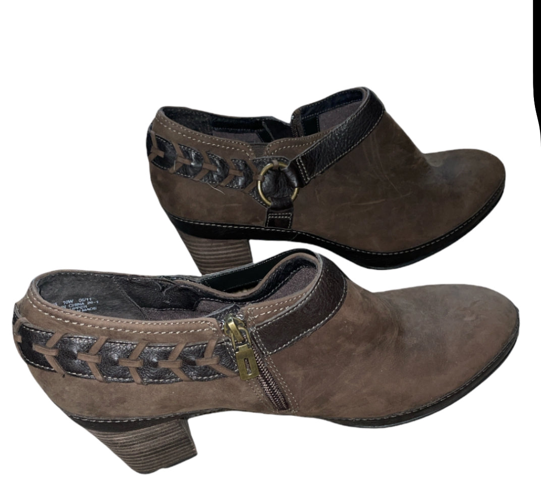 Clarks Artisan Mural Ankle Boots in Brown Suede/Leather (10)