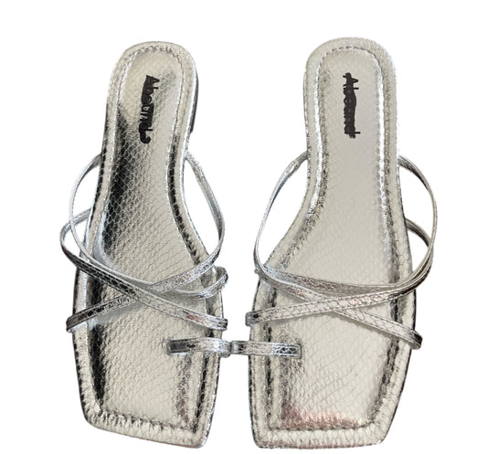 Abound Silver Metallic Toe Loop Sandals (7)