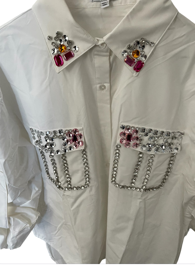 Hot & Delicious white button-down shirt with embellished pockets and collar.(Large)