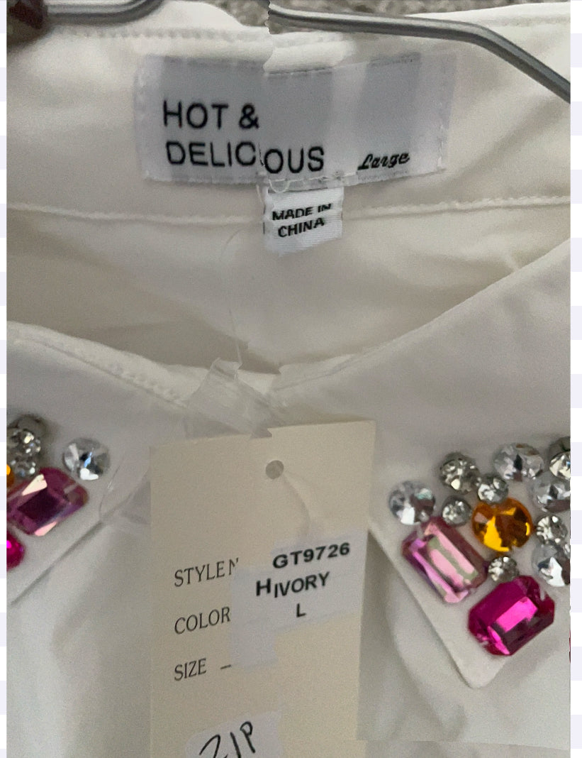 Hot & Delicious white button-down shirt with embellished pockets and collar.(Large)