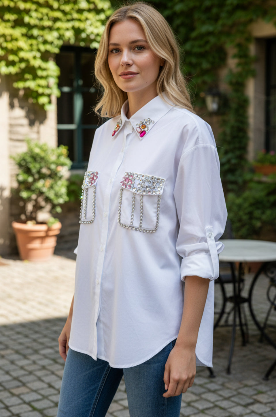 Hot & Delicious white button-down shirt with embellished pockets and collar.(Large)