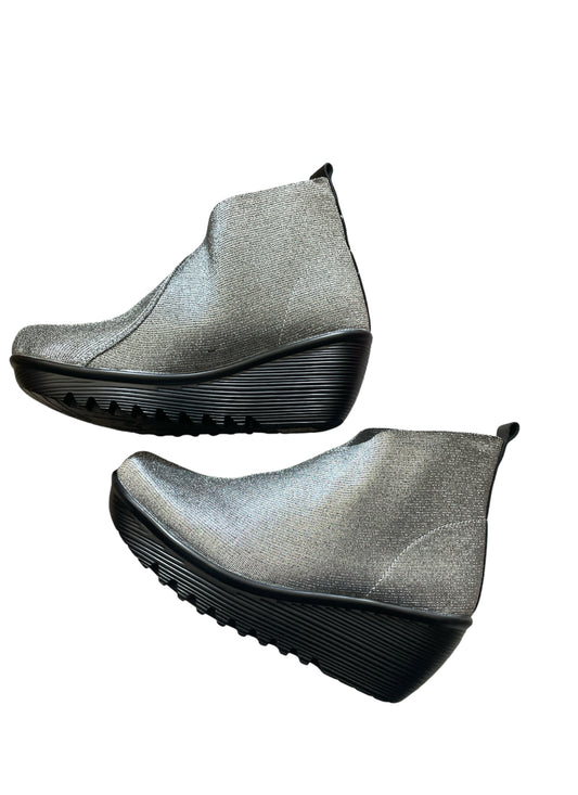 Bernie Mev Maile X Wedge Ankle Boots in Silver Metallic Woven Textile (8.5)