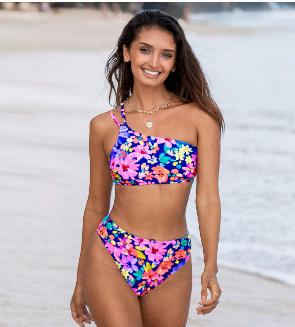 CupShe Ditsy Asymmetrical Bikini Top & Ruched High-Rise Bottoms Set (Medium)