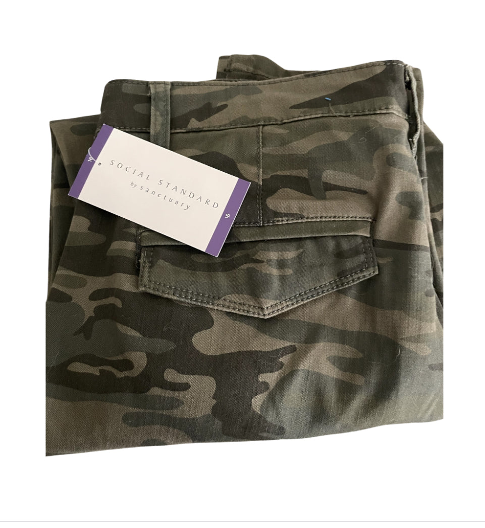 Sanctuary Social Standard Logan Camo Utility Pant (16)