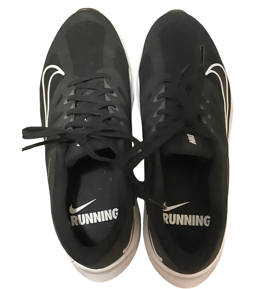 Nike Quest 3 Running Shoes in Black and White.(9)