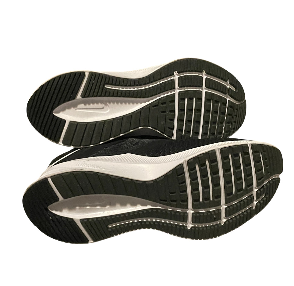 Nike Quest 3 Running Shoes in Black and White.(9)