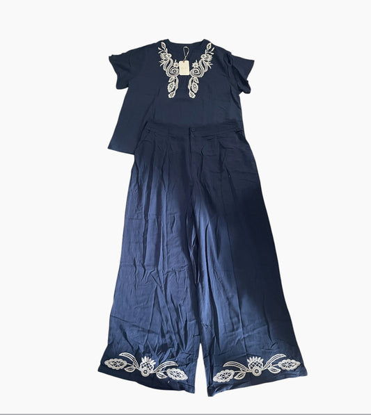 Fashion Space Navy Two-Piece Embroidered Top and Wide-Leg Pants (2x)