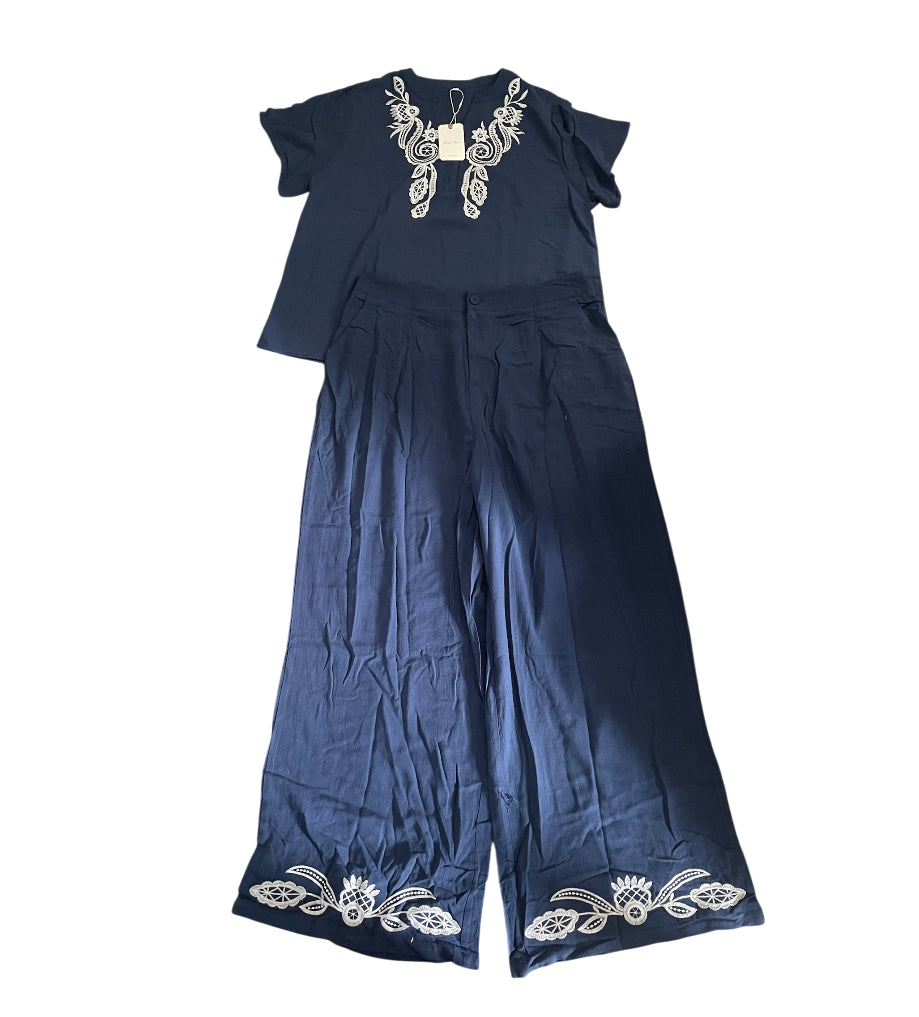 Fashion Space Navy Two-Piece Embroidered Top and Wide-Leg Pants (2x)