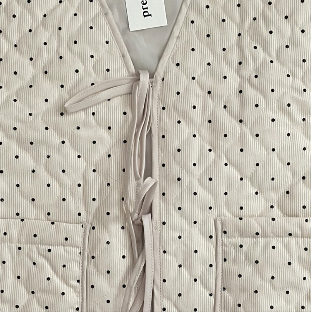 Pretty Garbage cream-colored quilted vest with a polka dot pattern (Large)