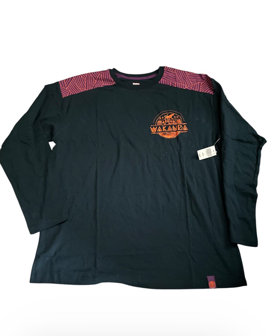 Marvel Black Panther "Port of Bashenga" long sleeve graphic t-shirt (Large)