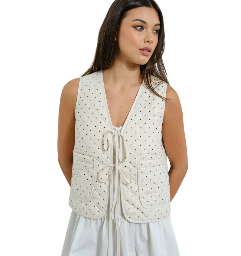 Pretty Garbage cream-colored quilted vest with a polka dot pattern (Large)