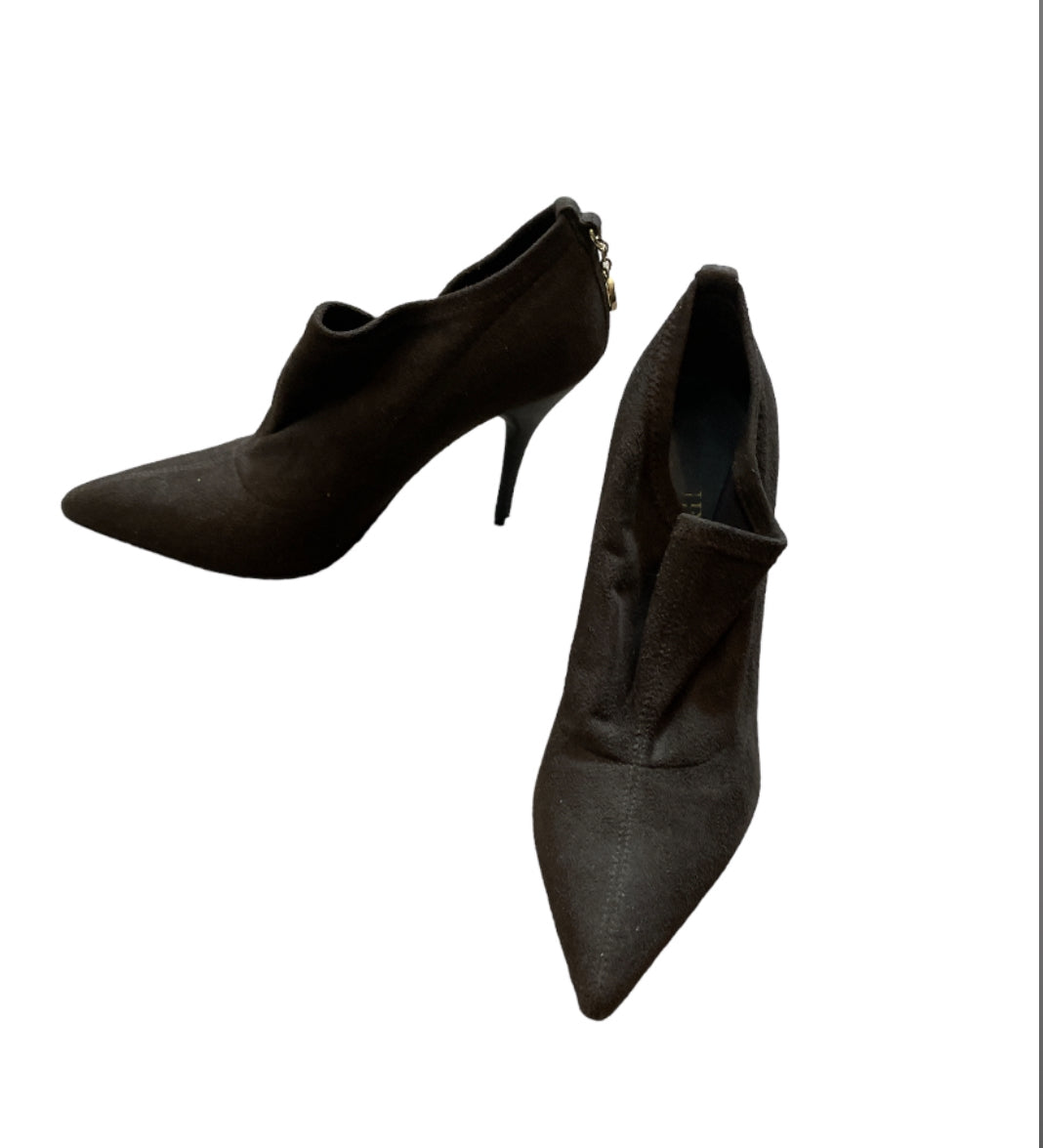 Guess Vintage Brown and Gold Ankle Boots (6.5)