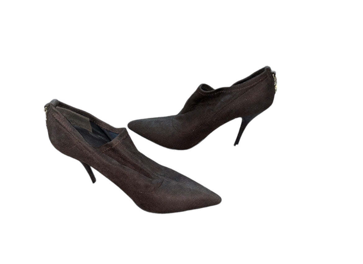 Guess Vintage Brown and Gold Ankle Boots (6.5)