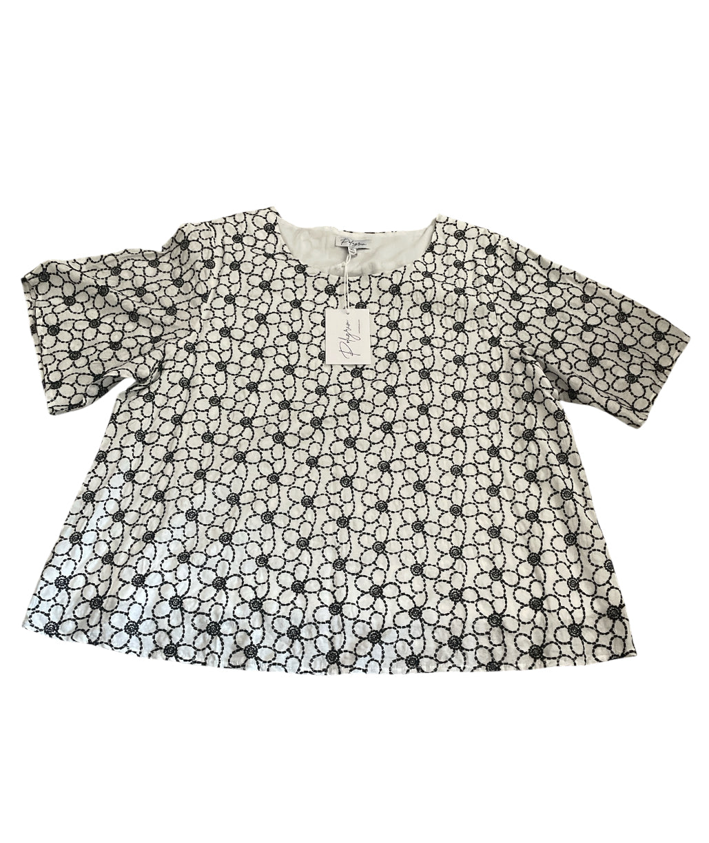 Polagram Myra Black Floral Embroidered Shirt (1x)