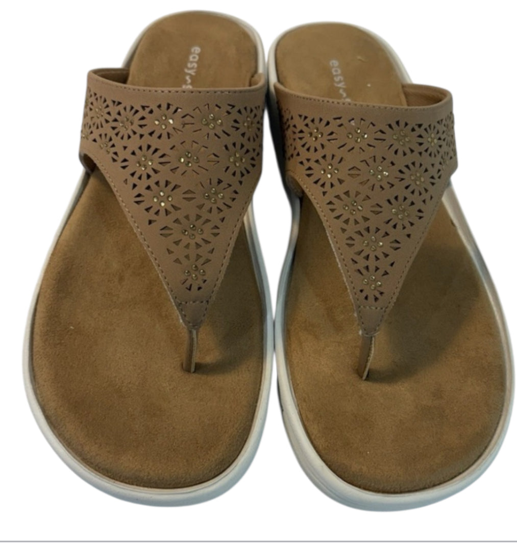 Easy Spirit Rhee Thong Sandal. (9)