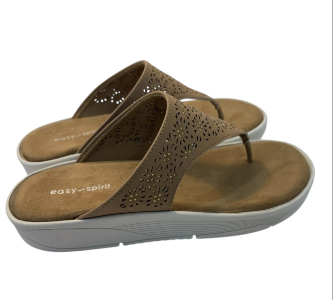 Easy Spirit Rhee Thong Sandal. (9)