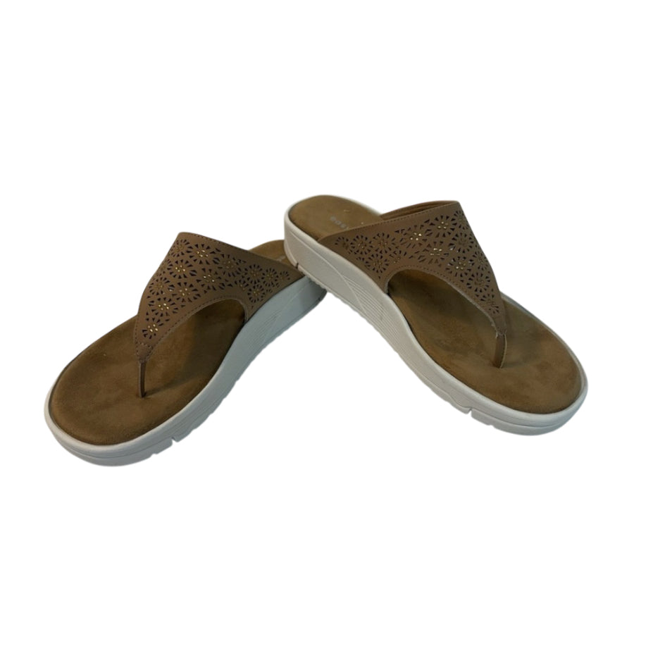 Easy Spirit Rhee Thong Sandal. (9)